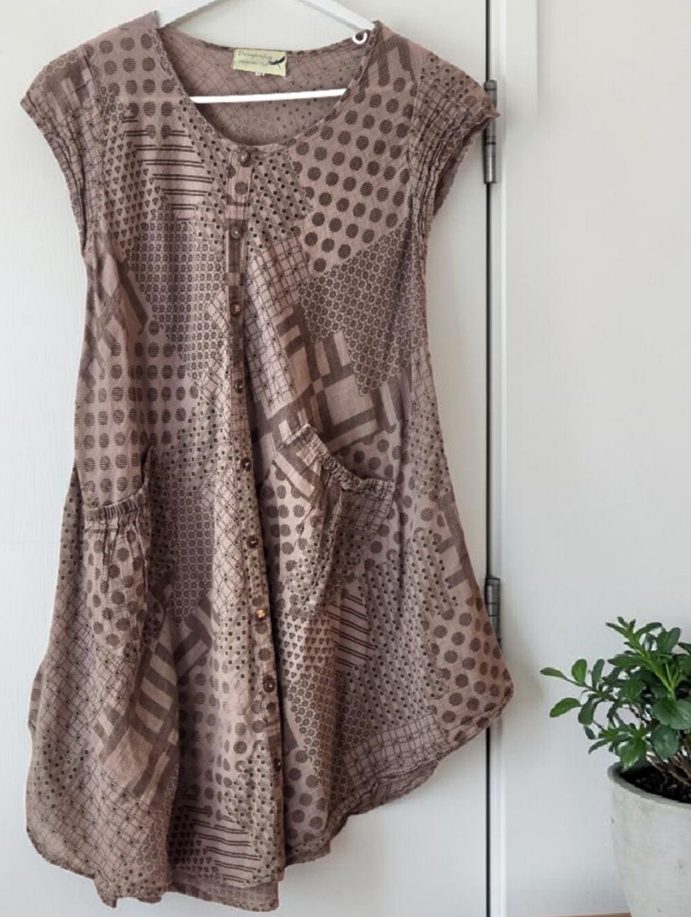 Dragonfly brown tunic top button front asymmetrical slouchy pockets & hem Sz M-L